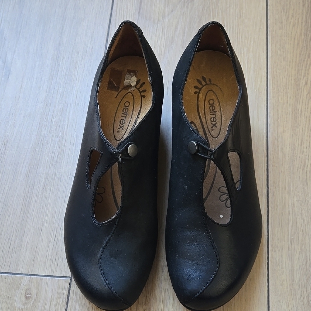 NWOT Aetrex Women's Leanne Slip On Shoes Leather Heels Sz 6-6.5